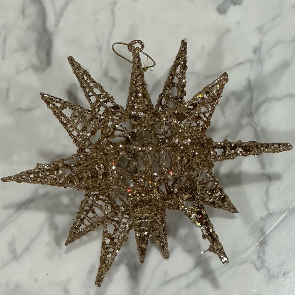 Pier 1 Star 18 Point Star Ornament Gold Glitter Metal Rare - Picture 3 of 3